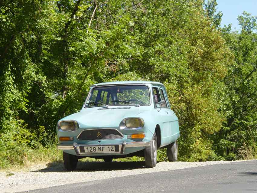 Citroen AMI 8 ete 2009 pres de Millau